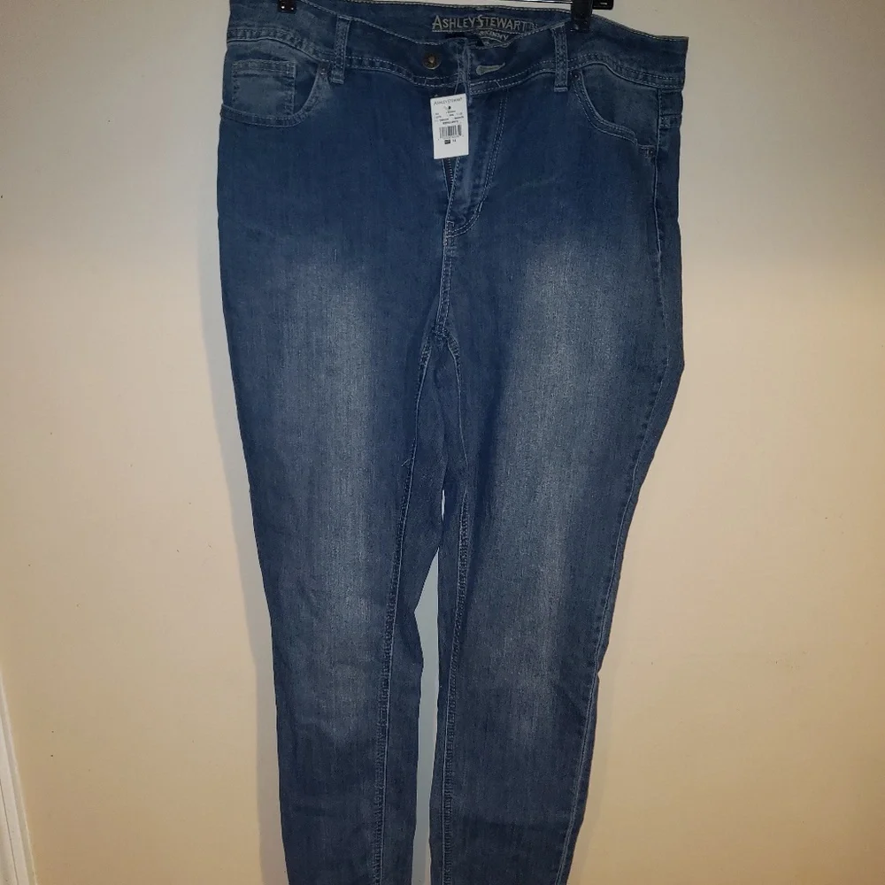 Jeans - Picture 1 of 3